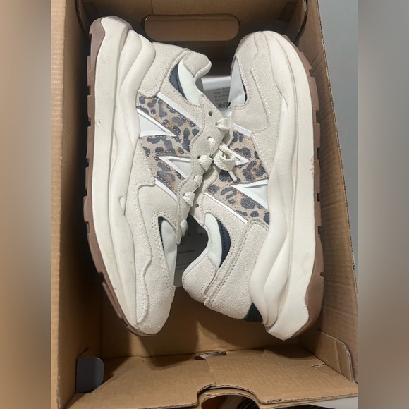 New Balance 5740- SOLD OUT EVERYWHERE! - Picture 1 of 5